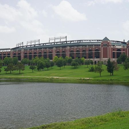 Family Friendly 2Bdrm-Walk To At&T/Cowboys Stadium Arlington Dış mekan fotoğraf